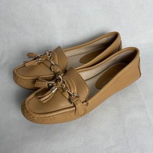 NWOB Antonio Melani women loafers size 6.5 leather